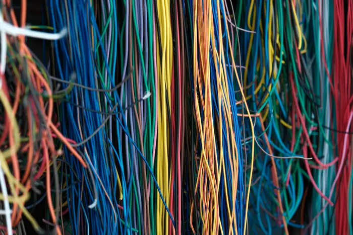 Cable con forro de distintos calibres y colores, tal como llega para su reciclaje